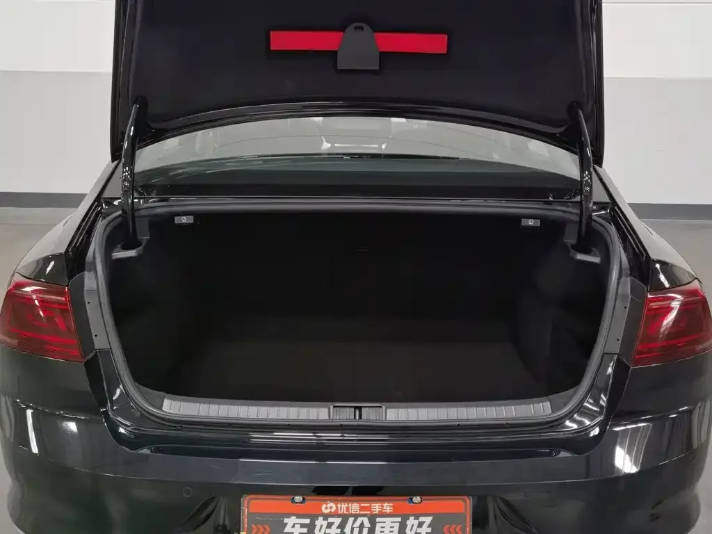 Volkswagen Magotan 2023 Model 2 Million Commemorative Edition 330TSI DSG Luxury — Фото автомобиля 16