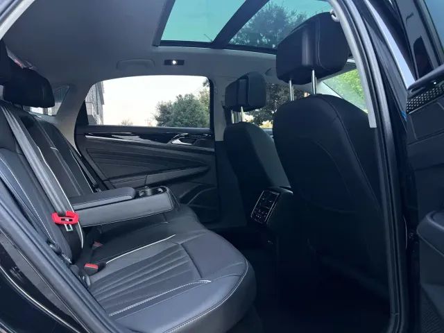 Volkswagen Passat — Фото автомобиля 12