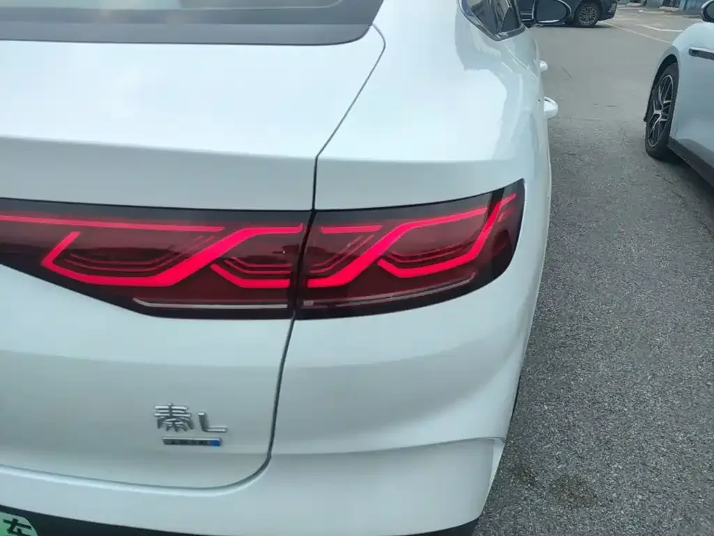BYD Qin L 2025 DM-i Smart Drive Edition 120KM Surpassing — Фото автомобиля 23