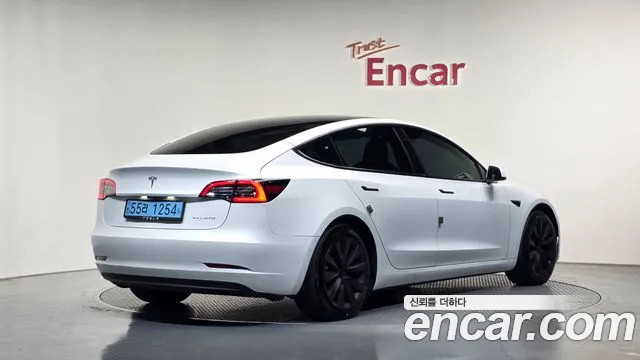 Tesla Model 3 — Фото автомобиля 2