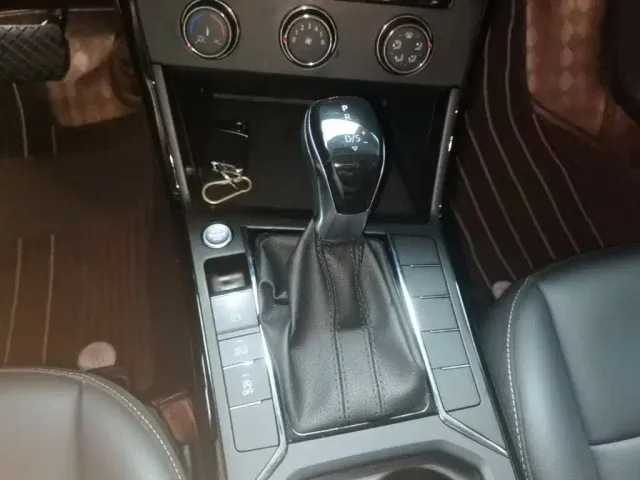 Volkswagen Passat — Фото автомобиля 13