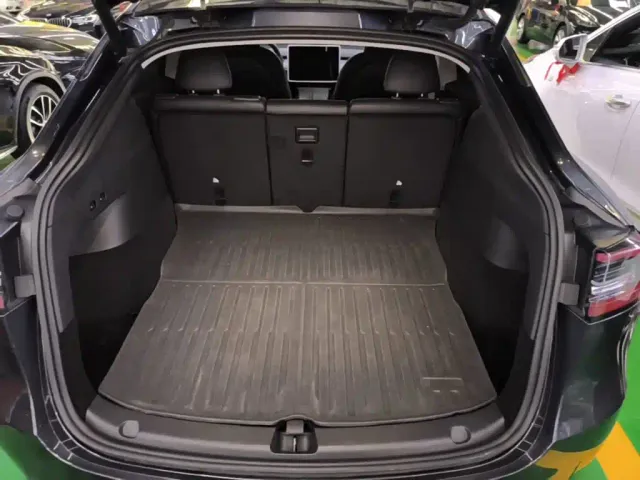 Tesla Model Y — Фото автомобиля 18