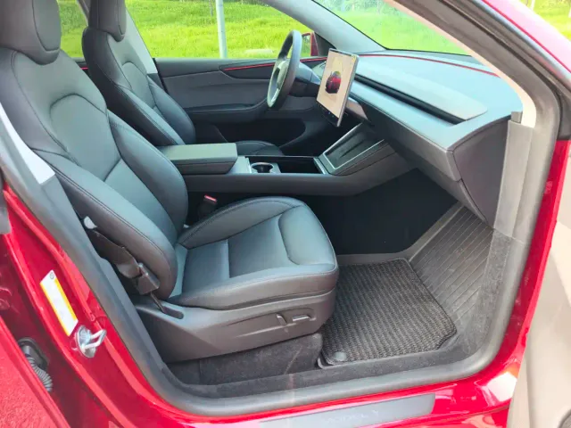 Tesla Model Y — Фото автомобиля 9