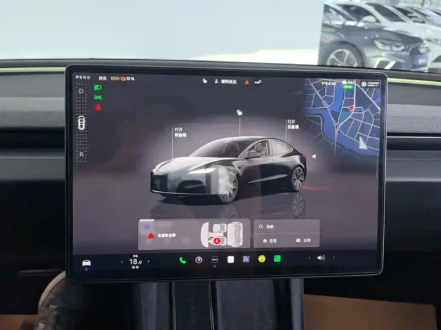 Tesla Model 3 — Фото автомобиля 14