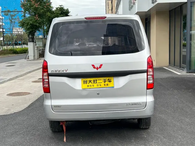 Wuling Hongguang V — Фото автомобиля 5