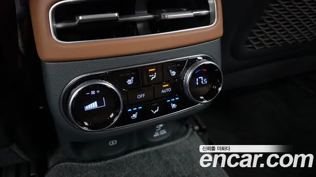 Genesis GV70 2.5T Бензин AWD — Фото автомобиля 4
