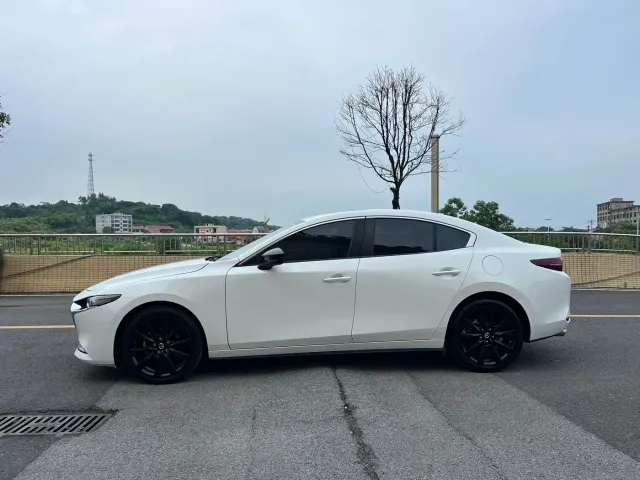 Mazda Axela — Фото автомобиля 5