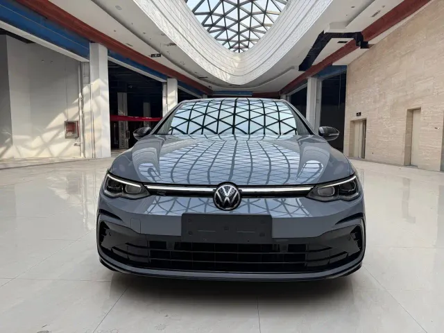 Volkswagen Golf — Фото автомобиля 2