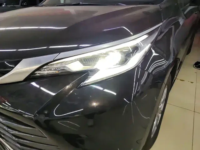 Toyota Sienna — Фото автомобиля 23