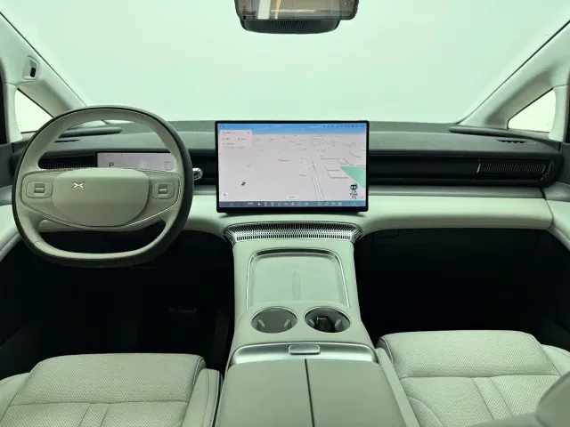 Xpeng X9 — Фото автомобиля 7