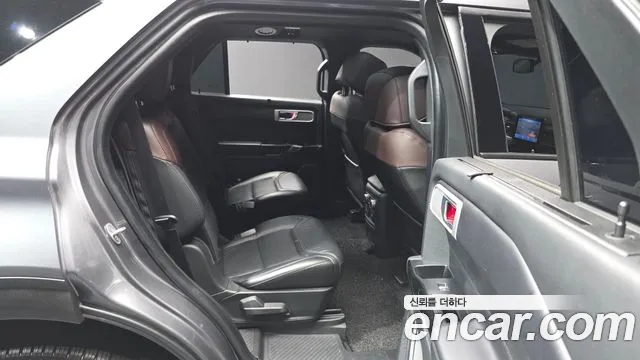 Ford Explorer Explorer 6 поколение 3.0 Platinum 4WD — Фото автомобиля 12