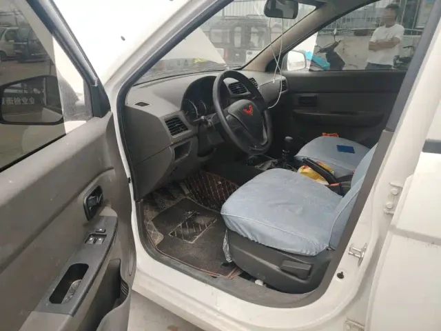 Wuling Hongguang — Фото автомобиля 12