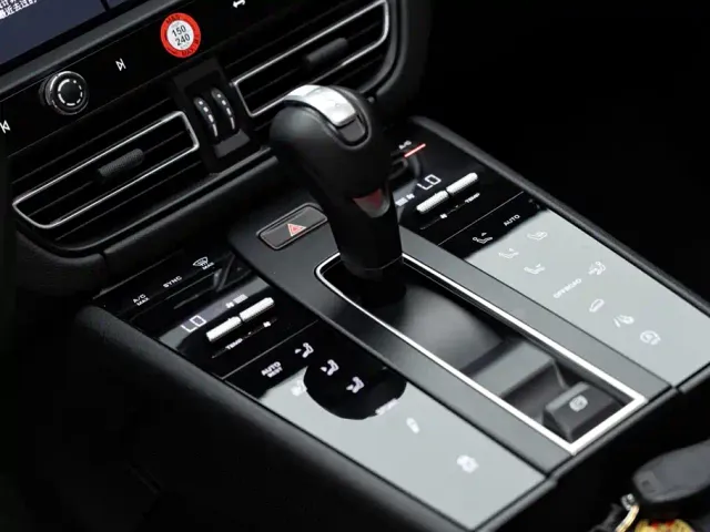 Porsche Macan — Фото автомобиля 13