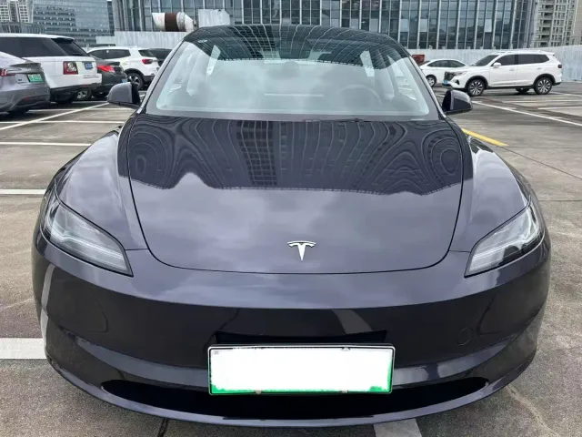 Фотография автомобиля — Tesla Model 3