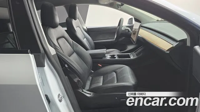 Tesla Model Y — Фото автомобиля 17