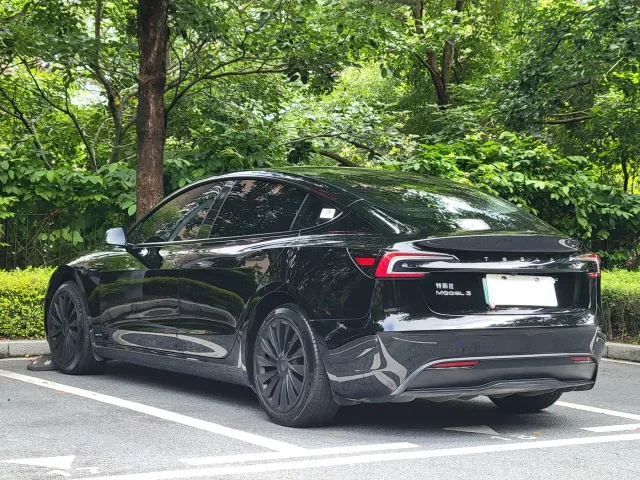 Tesla Model 3 — Фото автомобиля 14