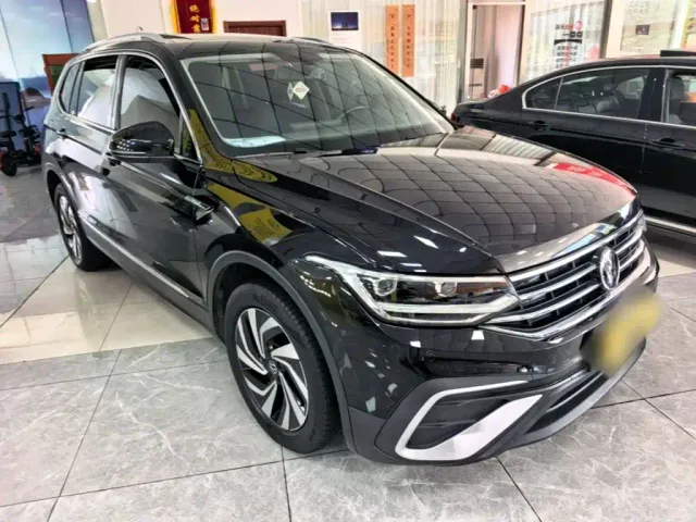 Volkswagen Tiguan L — Фото автомобиля 3