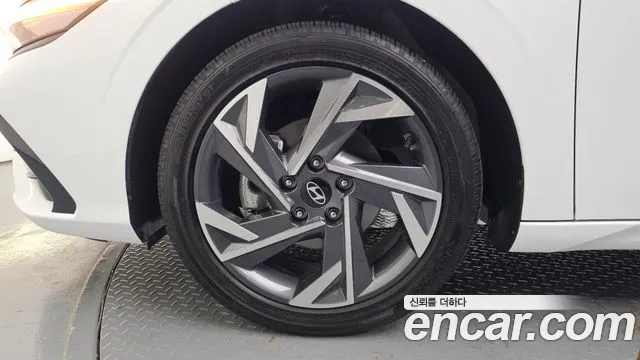 Hyundai Avante CN7 — Фото автомобиля 5