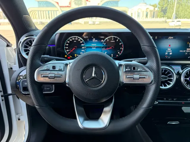 Mercedes-Benz A-Class — Фото автомобиля 10