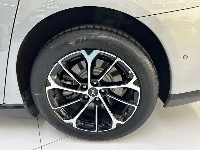 Xpeng P7 — Фото автомобиля 24