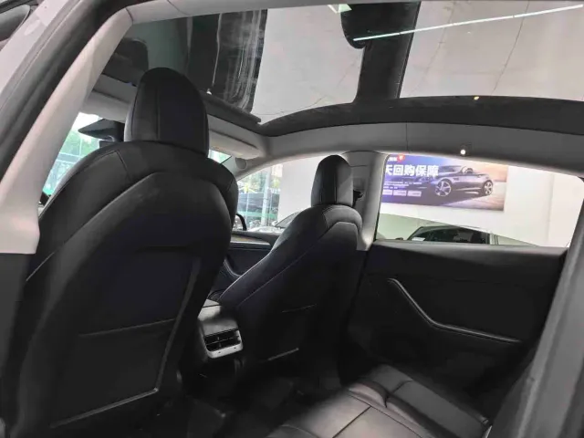 Tesla Model Y — Фото автомобиля 6