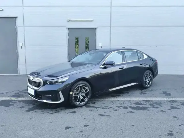 Фотография автомобиля — BMW 5 Series