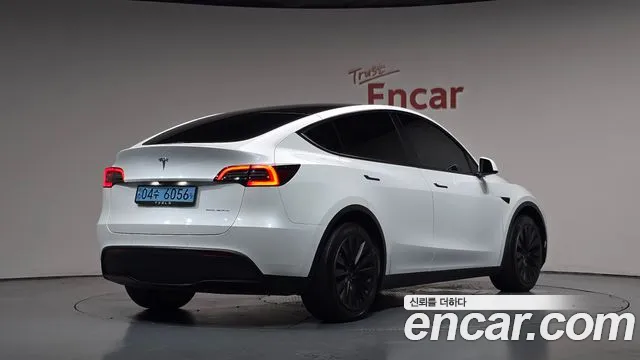 Tesla Model Y — Фото автомобиля 2