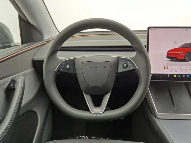 Tesla Model Y 2025 Rear-Wheel Drive — Фото автомобиля 11