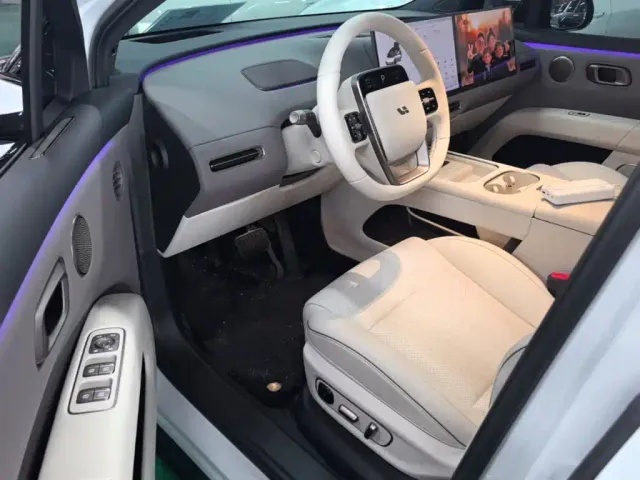 Li Auto Li Auto i6 2025 2WD Base Model — Фото автомобиля 15