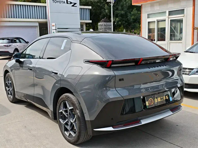 Lynk & Co Z20 — Фото автомобиля 2