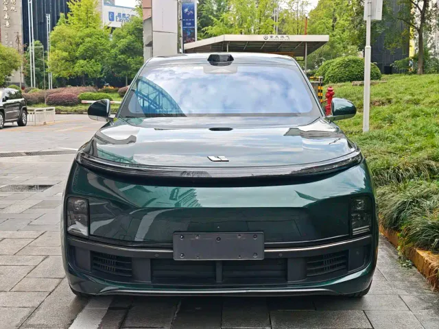 Li Auto L8 — Фото автомобиля 2