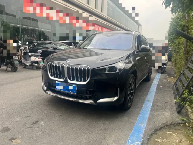 Фотография автомобиля — BMW X1