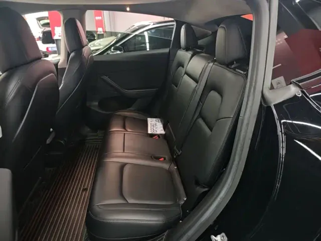 Tesla Model Y — Фото автомобиля 16