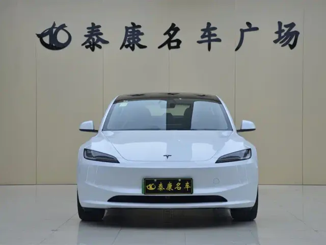 Tesla Model 3 — Фото автомобиля 2