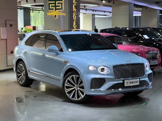 Bentley Bentayga — Фото автомобиля 3