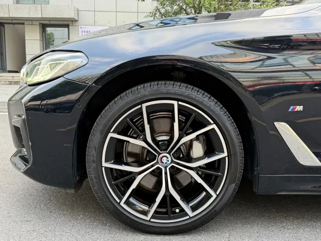 BMW 5 Series — Фото автомобиля 4