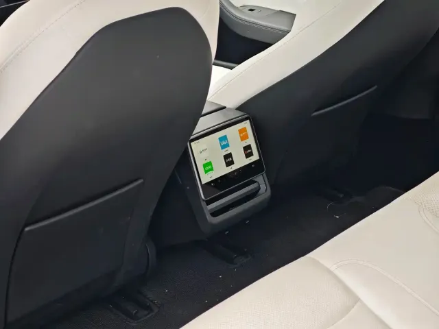 Tesla Model 3 — Фото автомобиля 11