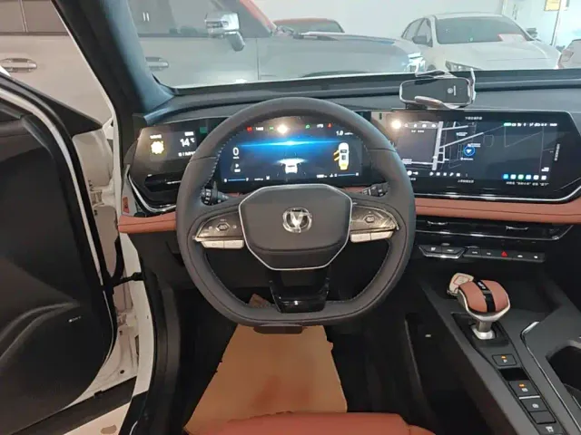 Changan X5 Plus — Фото автомобиля 10