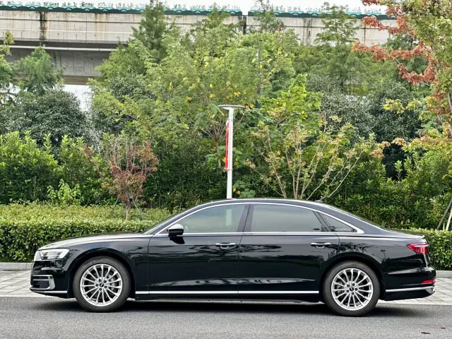 Audi A8 — Фото автомобиля 7