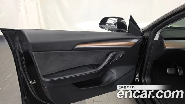 Tesla Model 3 — Фото автомобиля 13
