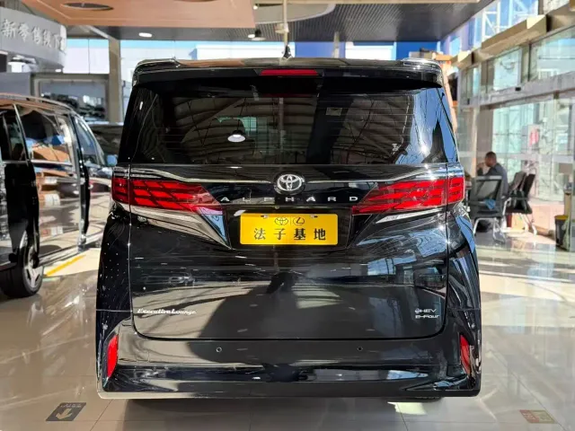 Toyota Alphard — Фото автомобиля 25
