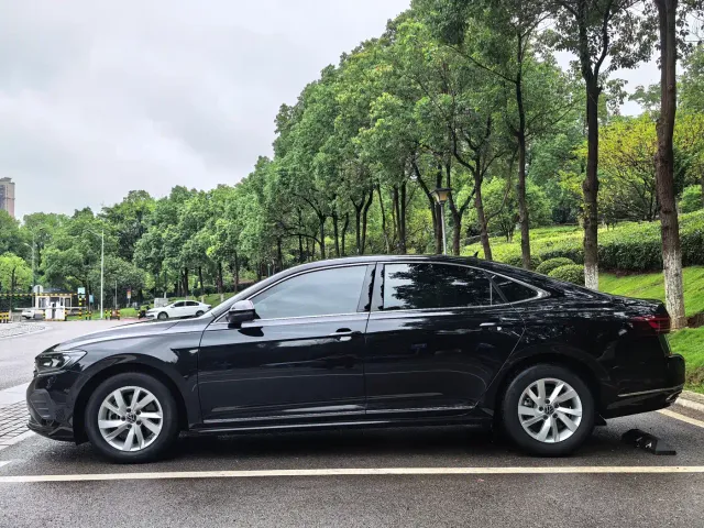 Volkswagen Passat — Фото автомобиля 7
