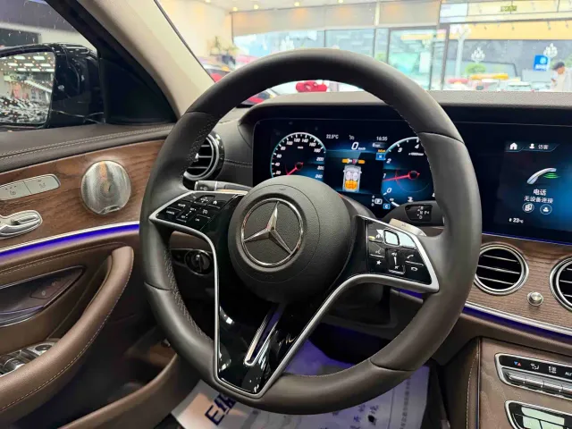 Mercedes-Benz E-Class — Фото автомобиля 11