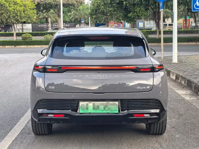 Leapmotor Leapmotor Lafa 5 2026 515 Standard Model — Фото автомобиля 3