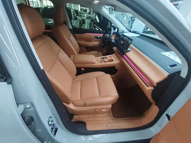 Leapmotor C10 — Фото автомобиля 15