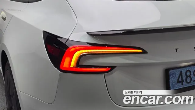 Tesla Model 3 — Фото автомобиля 8