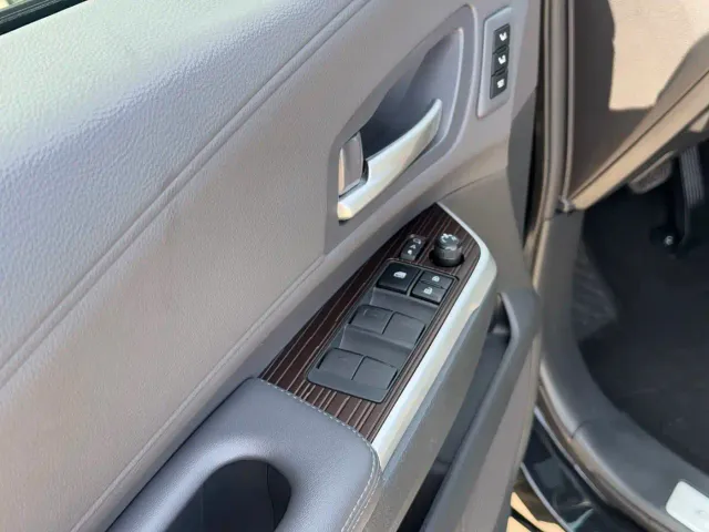 Toyota Granvia — Фото автомобиля 12