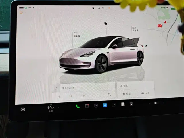 Tesla Model 3 — Фото автомобиля 13