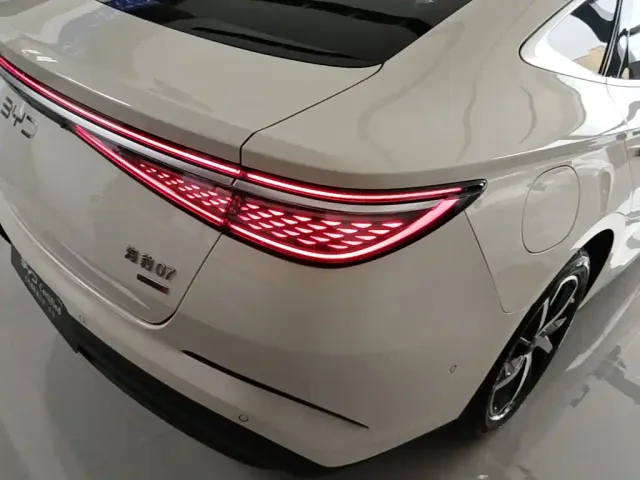 BYD Seal 07 DM-i — Фото автомобиля 7
