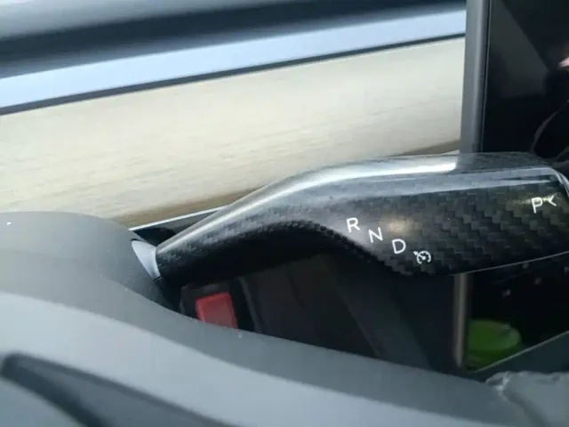 Tesla Model Y — Фото автомобиля 13
